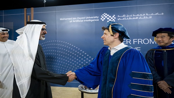 بالفيديو.. ولي عهد أبوظبي يشهد منح سام ألتمان الدكتوراة الفخرية الأولى من جامعة محمد بن زايد للذكاء الاصطناعي