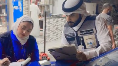 «بلدية الأحمدي» تغلق ساحة بالحواجز الإسمنتية لمنع الكراجات العشوائية