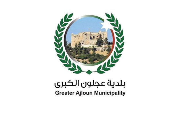 بلدية عجلون تباشر بأعمال توسعة الطرق في الروابي وأم...
