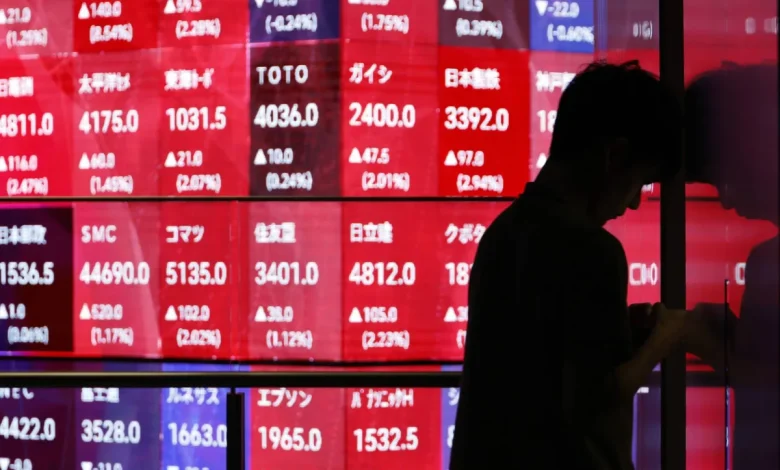 ترمب يوقع مرسوماً يخفض الرسوم على السيارات اليابانية إلى 15 %