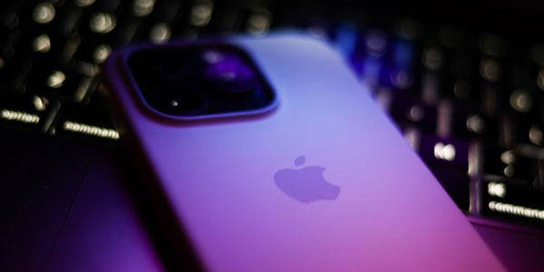 حافظات iPhone 17 TechWoven مع فتحات لحبل التعليق ودعم MagSafe