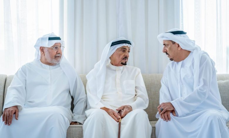 حاكم عجمان يقدم واجب العزاء في وفاة حسين خانصاحب