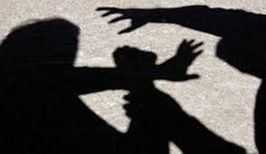 حذفته من قائمة أصدقائها بـ فيس بوك فحرق وجهها!