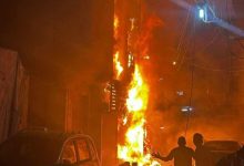 حريق يلتهم منزلا و3 محلات تجارية بجوار مسجد القطب بسوهاج وإصابة 5 أشخاص بالاختناق