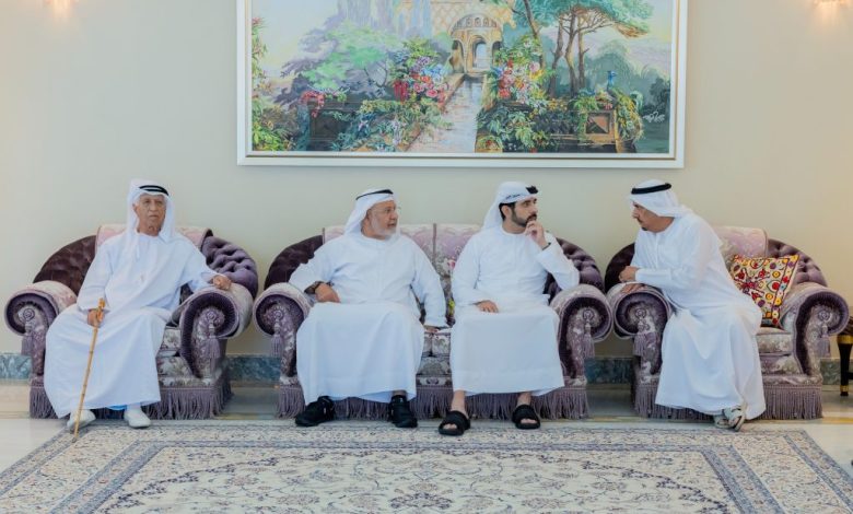 حمدان بن محمد يقدم واجب العزاء في وفاة حسين بن عبدالرحمن خانصاحب