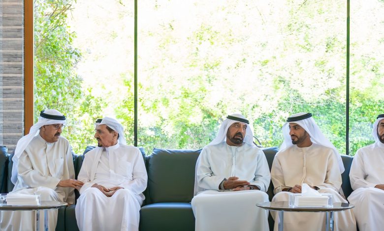 حميد بن راشد يقدم واجب العزاء في وفاة فاطمة بنت سعيد محمد الكندي