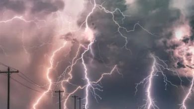 دراسة تكشف: البرق يُلوث الهواء مثل عوادم المركبات.. وأيضاً تنقيه!