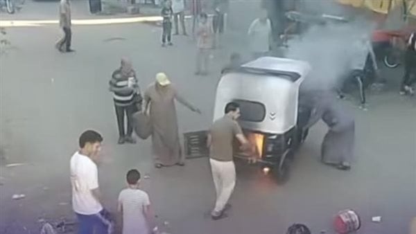 شاب يشعل النيران في سائق توك توك بالبنزين في الشرقية