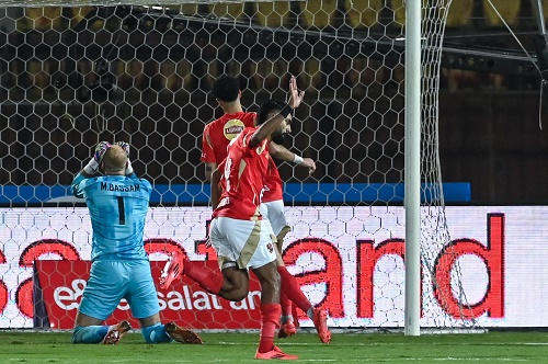 شوبير: حسين الشحات على أعتاب الرحيل من الأهلي صوب الاتحاد الليبي