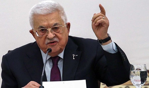 عباس يدعو لإنهاء الصراع الفلسطيني الإسرائيلي وسط جدل حول رمزية دبوس المفتاح