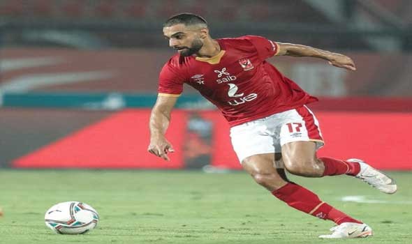 عمرو السولية يرتدى شارة كابتن منتخب مصر المُشارك في كأس العرب