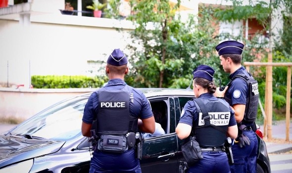 فرنسا تداهم منظمة غير حكومية للتحقيق في جرائم حرب وجرائم ضد الإنسانية بسوريا