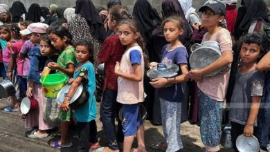 فيديو جديد لرهينتين في غزة ومنظمة الصحة العالمية تحذر من تجويع المدنيين