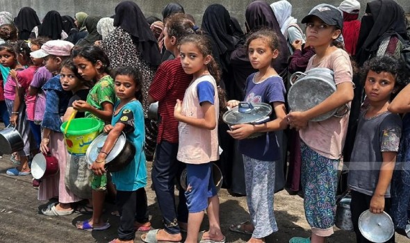 فيديو جديد لرهينتين في غزة ومنظمة الصحة العالمية تحذر من تجويع المدنيين