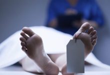لسبب صادم!.. رجل يطعن امرأة 16 مرة ويُلقي بجثتها في البحر