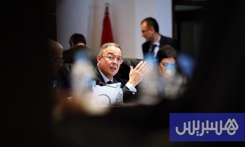 لقجع يجتمع برؤساء الفرق البرلمانية
