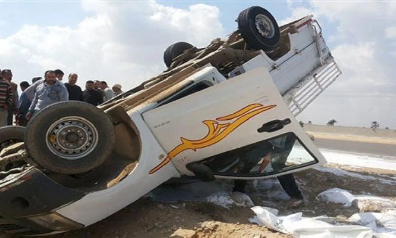 مصرع شخص وإصابة 9 أشخاص في انقلاب سيارة ربع نقل على محور الضبعة بالبحيرة