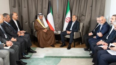 ممثل الأمير يستعرض والرئيس الإيراني العلاقات المشتركة والتطورات الإقليمية والدولية
