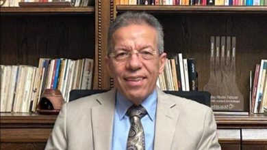 نقيب الأطباء: أكثر من نصف أطباء مصر يعملون بالخارج.. 130 ألفا وظاهرة الهجرة تنذر بخطر