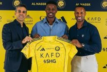 هارون كمارا يوقع مع النصر رسميا