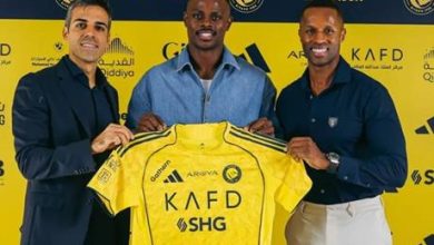 هارون كمارا يوقع مع النصر رسميا