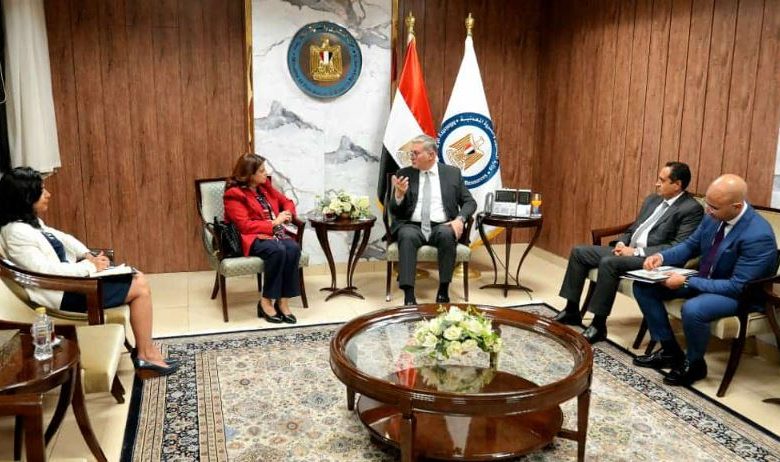 وزير البترول يبحث استثمارات شل العالمية في البحث وإنتاج الغاز في مصر
