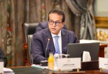 وزير الصحة: توجيه رئاسي بمراجعة المقابل المادي للفريق الصحي.. وافتتاح طوارئ الهرم خلال 60 يوما