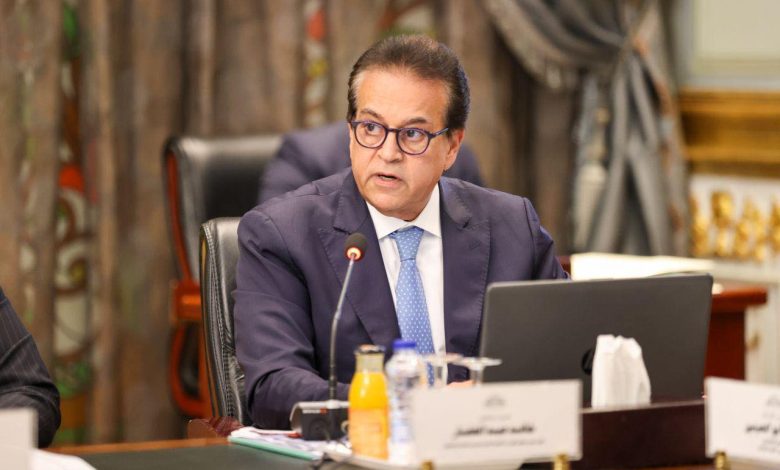 وزير الصحة: توجيه رئاسي بمراجعة المقابل المادي للفريق الصحي.. وافتتاح طوارئ الهرم خلال 60 يوما