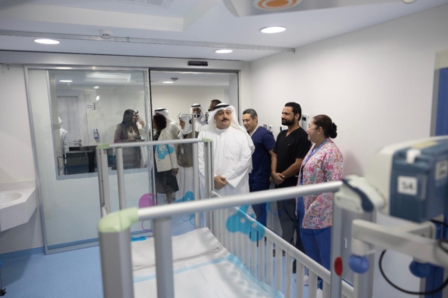 وزير الصحة يدشن المرحلة الثالثة من «عناية الأطفال» ويفتتح المطبخ المركزي بـ«الأميري»