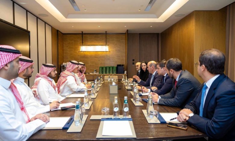 من اجتماع الاتحاديين السعودي والإسباني لكرة القدم.