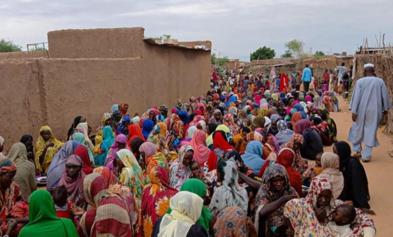 نازحون يفرون من مدينة الفاشر