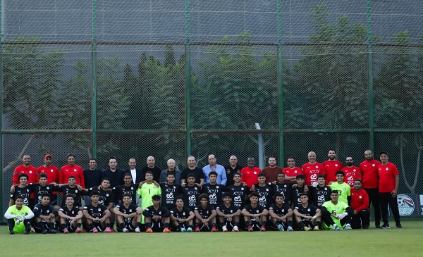 أبو ريدة والتوأم يدعمان منتخب الناشئين قبل المشاركة في كأس العالم