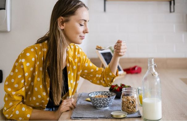 أخطاء شائعة في وجبة الفطور "تدمّر" صحة الأمعاء...