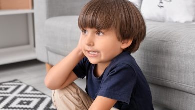 ألم الأذن عند الأطفال: هل هو نزلة برد أم عدوى في الأذن؟
