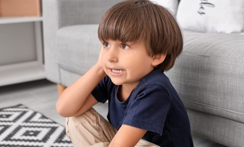 ألم الأذن عند الأطفال: هل هو نزلة برد أم عدوى في الأذن؟
