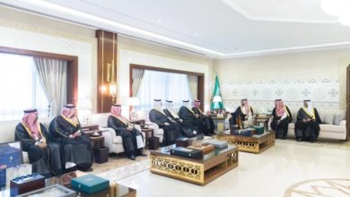 أمير المنطقة الشرقية ونائبه يستقبلان مجلس إدارة نادي الفتح