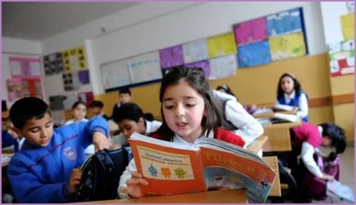 أولياء الأمور وطلاب المدارس يشكون من التقييمات الأسبوعية والأداءات الصفية