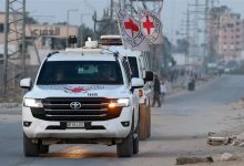 إسرائيل تتسلم جثماني رهينتين من حماس