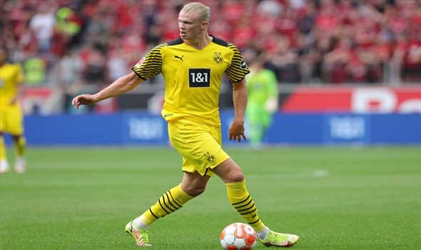 إصابة هالاند بسبب باب الحافلة قبل مواجهة مولدوفا