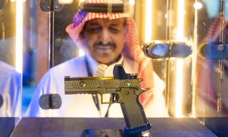 إصدارات خاصة وفريدة من الأسلحة العالمية بمعرض الصقور والصيد السعودي الدولي 2025