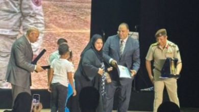 احتفالا بالذكرى 52 لحرب أكتوبر.. نائب محافظ القاهرة يكرم أسر الشهداء بقصر ثقافة روض الفرج