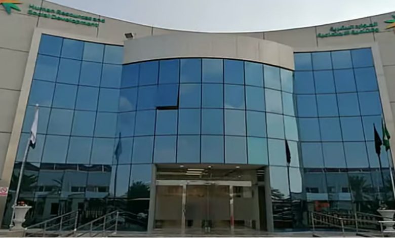 اعتماد الأجر بعقد العمل الموثق يمنح حق التقدم بطلب تنفيذ بحالة تأخر الأجر