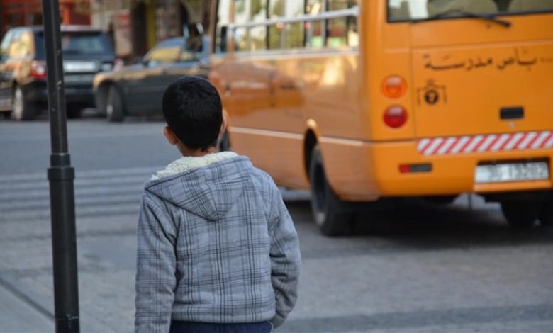 الأردن: حافلة مدرسية تدهس طفلاً بعد نزوله أمام منزله