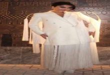 الأناقة الناعمة تميز إطلالات النجمات في أسبوع الأزياء بالرياض