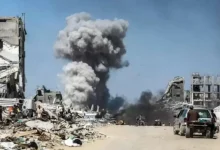 الاحتلال يستهدف باصًا مدنيًا في غزة في خرقٍ جديدٍ لاتفاق وقف إطلاق النار