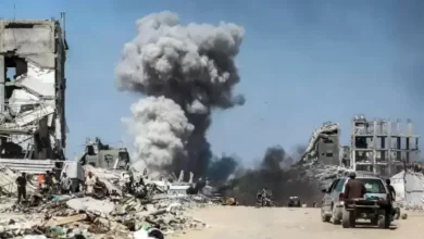 الاحتلال يستهدف باصًا مدنيًا في غزة في خرقٍ جديدٍ لاتفاق وقف إطلاق النار