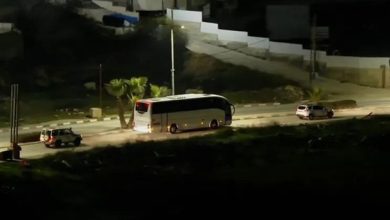 الاحتلال يمنع سفر أقارب الأسرى المبعدين إلى الخارج...