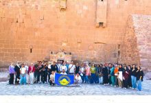 طلاب الجامعة فى رحلة لسانت كاترين