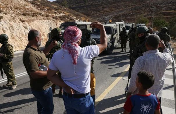 الجيش يتعاون مع مستوطني الضفة ويسهل...