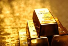 الذهب يتراجع بعد ارتفاع الدولار وقبل إعلان بيانات التضخم الأمريكية